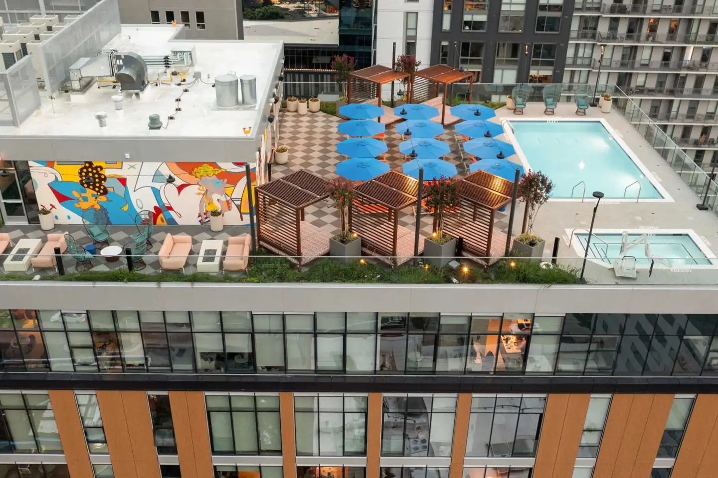 Hub Atlanta rooftop swimming pool