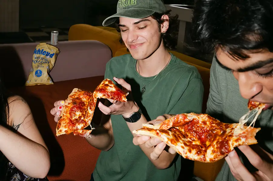 Students eating pizza