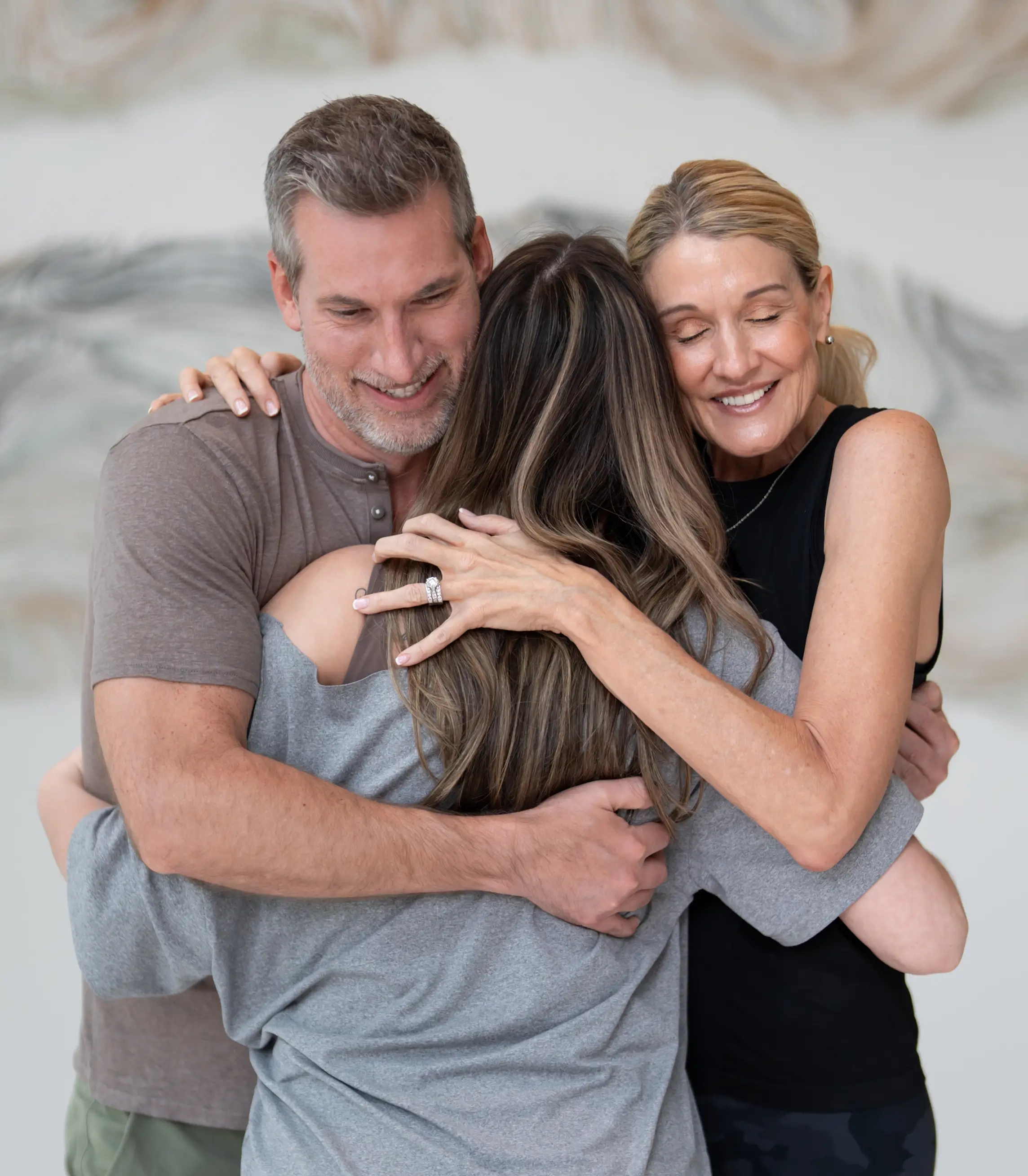 parents hug their child